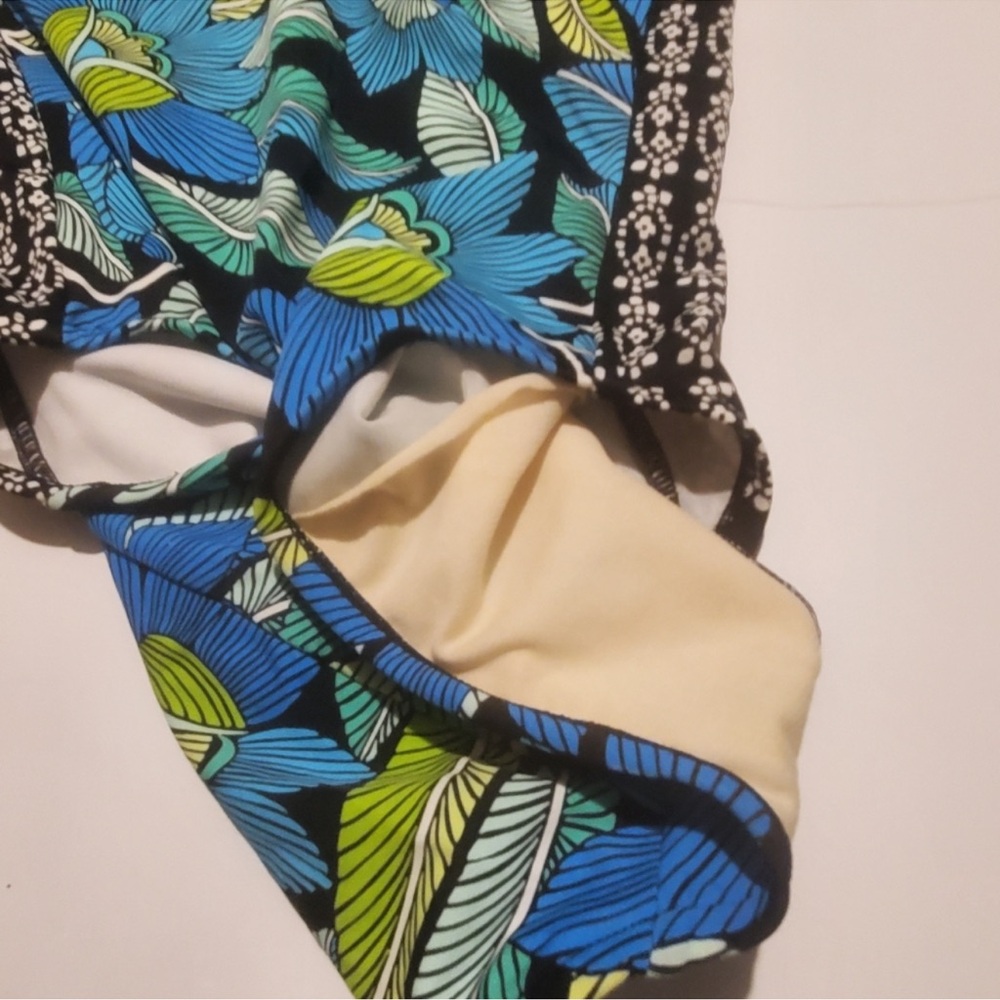 MiracleSuit Tropical One Piece Swimsuit - Picture 4 of 7